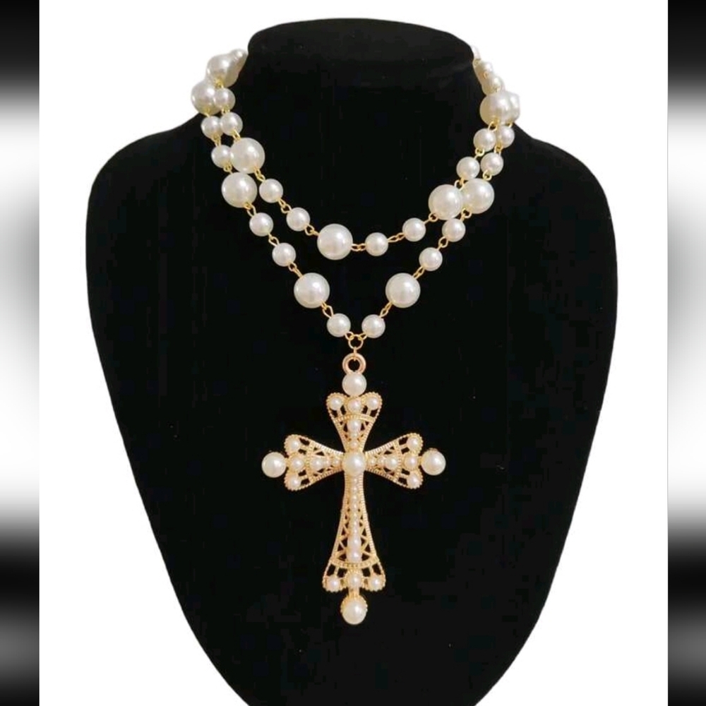 BRAND NEW ** Elegant Gold and Pearl Cross Necklace